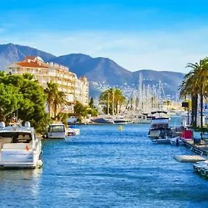 Casita Con Jardin, Bbq, Wifi, Centro Y Playa Hébergement de vacances Empuriabrava